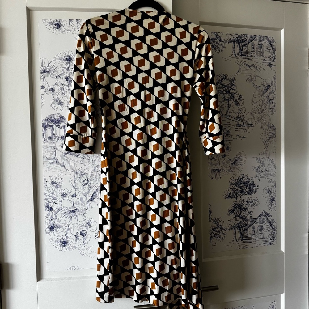 Diane Von Furstenberg Silk Geometric Patterned Wrap Dress - Picture 4 of 6